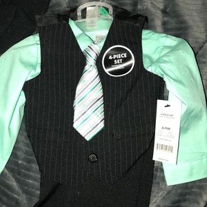 Brand new baby 4 piece set tuxedo